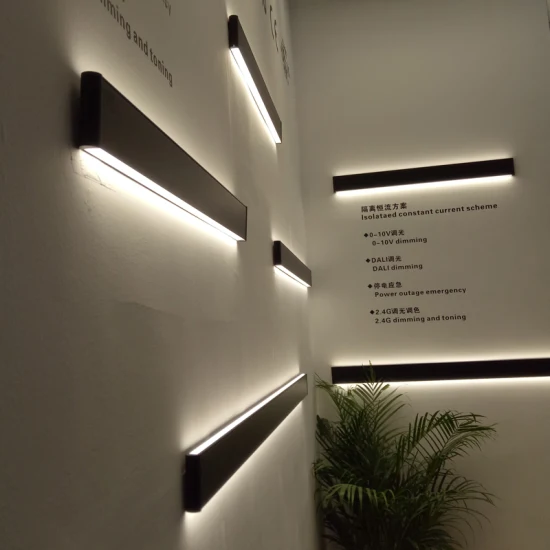 Luz lineal LED de emisión arriba y abajo montada en la pared